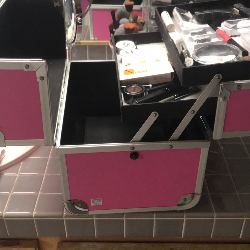 Makeup Case - image 3